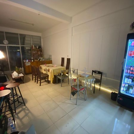 Sleep Break Hostel Sathon Bangkok Esterno foto